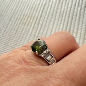 Elegant olivine cz Silver Ring